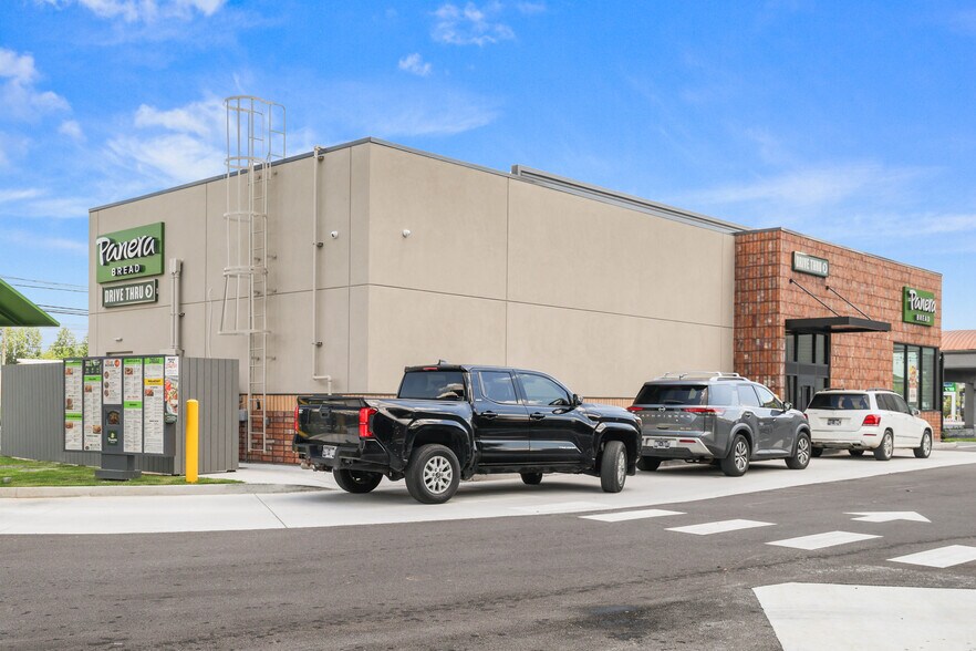More Photos Of 2314 Hillsboro Blvd, Manchester General Retail For Sale