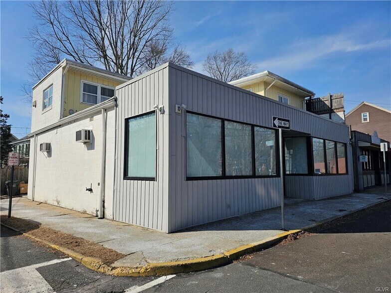 More Photos Of 719 Durham Rd, Riegelsville Storefront Retail Residential For Lease