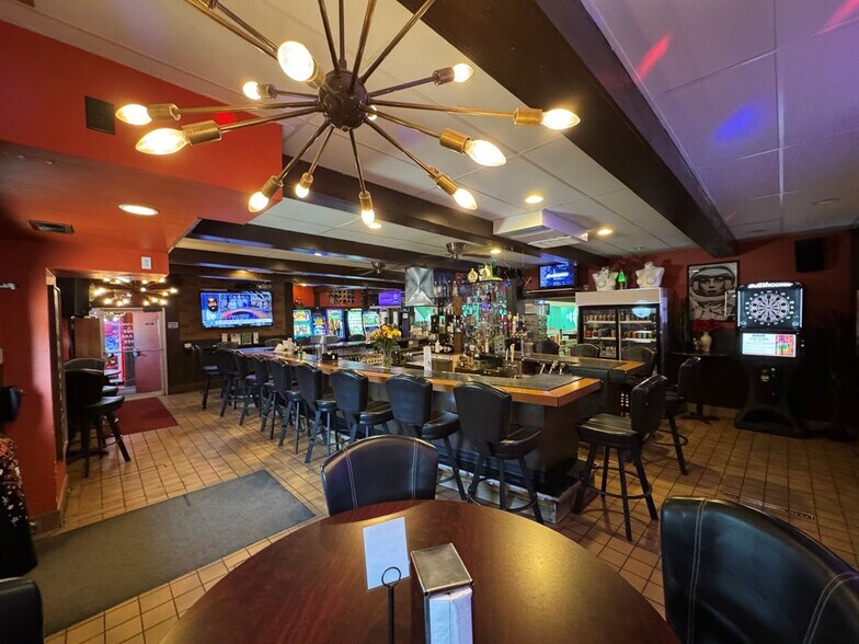 More Photos Of 1031 Mills St, Black Earth Bowling Alley For Sale