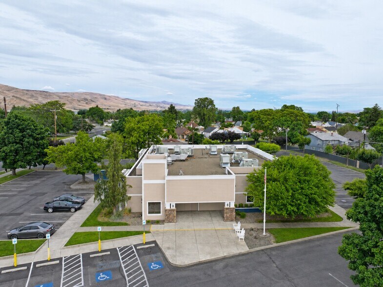 More Photos Of 905 N 1st St, Yakima Restaurant For Sale