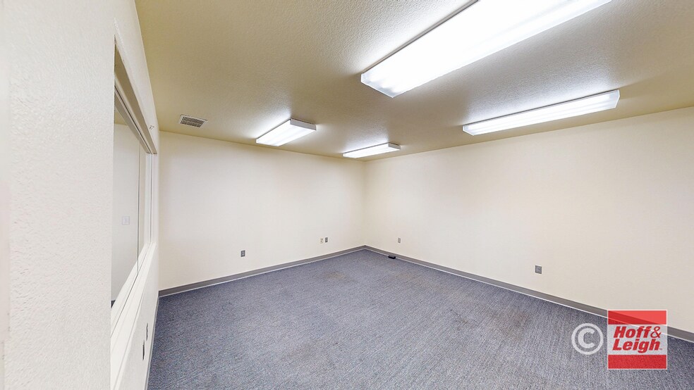 More Photos Of 4605 Town Center Dr, Colorado Springs Warehouse For Lease