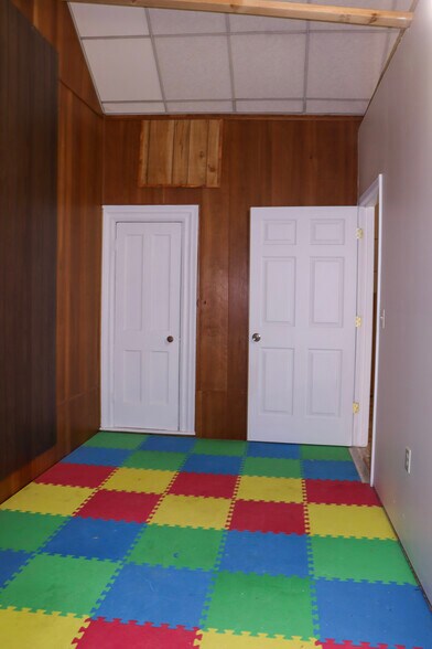 More Photos Of 126 E Lincolnway, Morrison Specialty For Sale