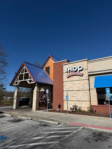 More Photos Of 2910 Stonecrest Cir, Lithonia Restaurant For Lease