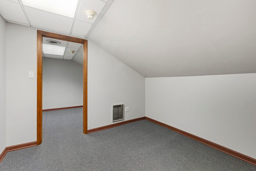 More Photos Of 501 W Ogden Ave, Hinsdale Medical For Sale