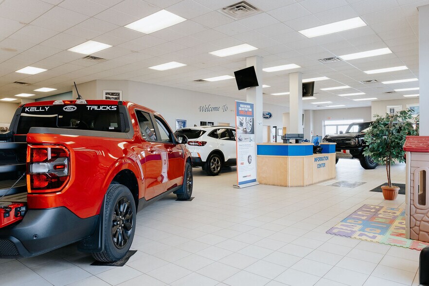 More Photos Of 105 Laurell Rd, Gander Showroom For Sale