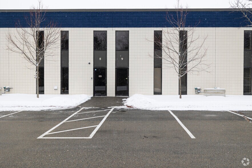 More Photos Of 15 Londonderry Rd, Londonderry Flex For Lease