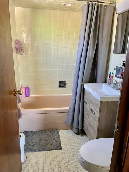 More Photos Of 218 N 4th St, Rockford Apartments For Sale