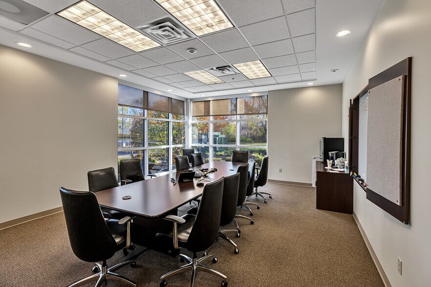 More Photos Of 23 Cobham Dr, Orchard Park Office For Lease