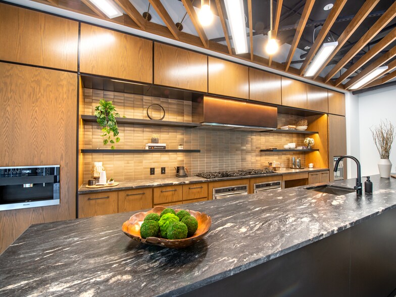 More Photos Of 411 W Commerce St, Dallas Apartments For Lease