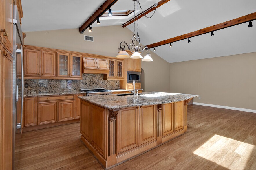 More Photos Of 801 W Whittier Blvd, La Habra Storefront Retail Residential For Sale