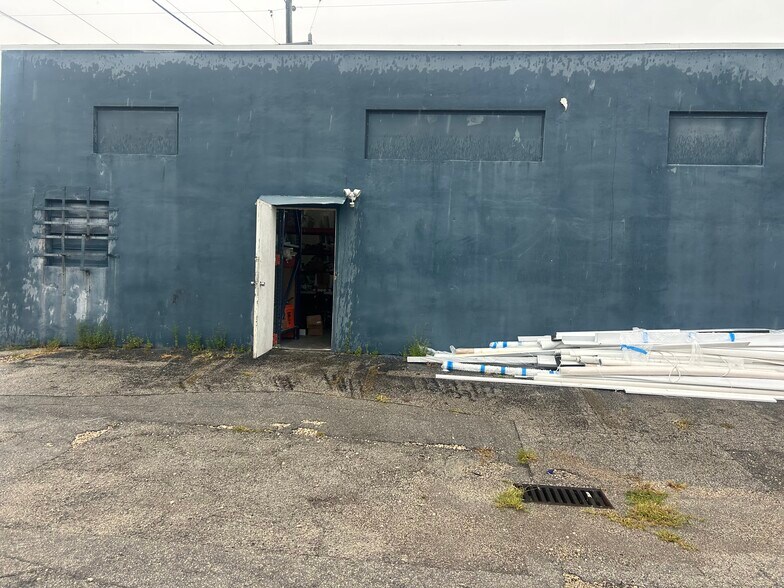 More Photos Of 1910 N Dixie Hwy, Hollywood General Retail For Lease