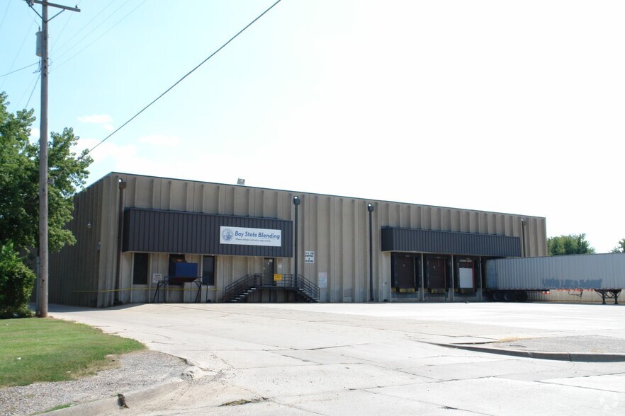 More Photos Of 816 E Funston St, Wichita Warehouse For Lease