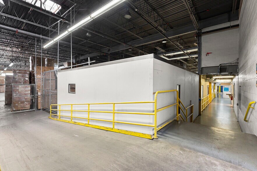 More Photos Of 100-118 John F Kennedy Dr N, Bloomfield Warehouse For Lease