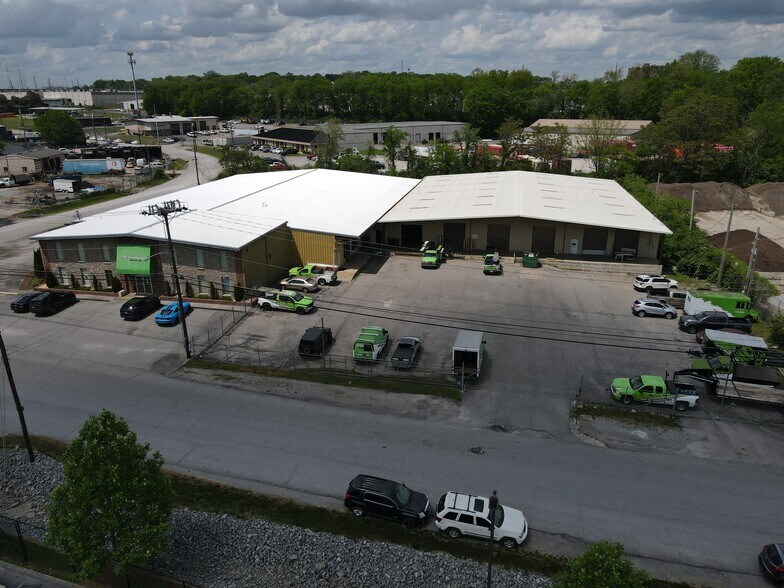 More Photos Of 410 McNally Dr, Nashville Warehouse For Lease