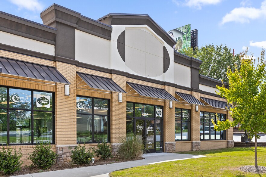 More Photos Of 7308 Shallowford Rd, Chattanooga Storefront Retail Office For Lease