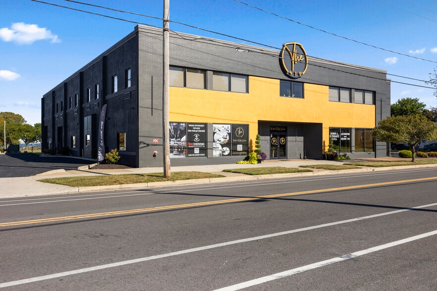 More Photos Of 419 E Market St, Sandusky Hotel For Sale