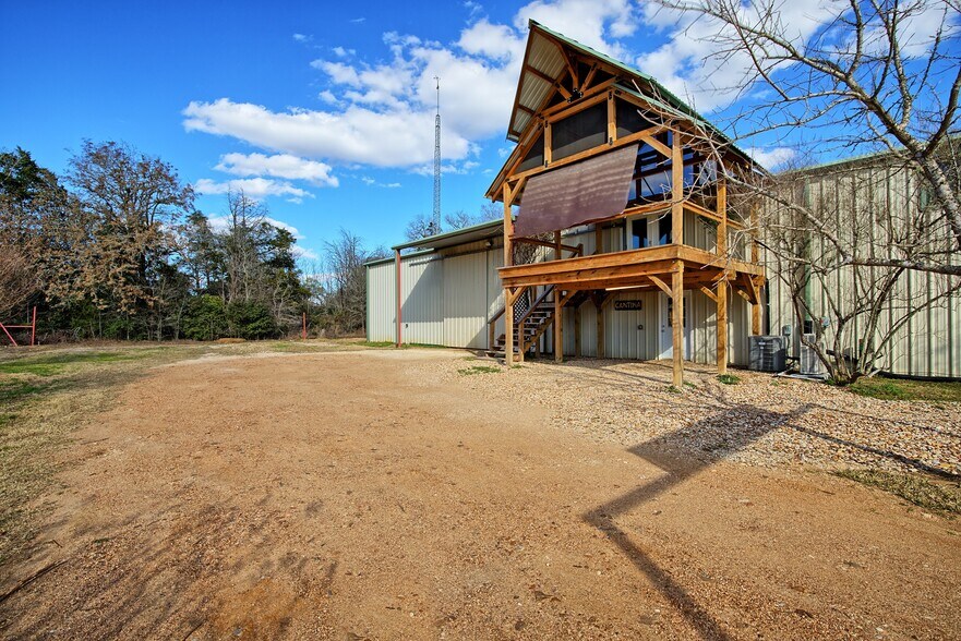 More Photos Of 1374 State Hwy 71, Bastrop Flex For Lease
