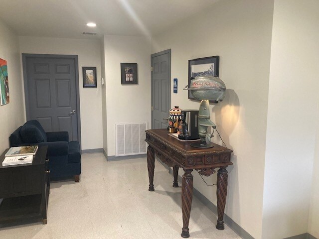 More Photos Of 410 Burnett St, Bryan Showroom For Sale