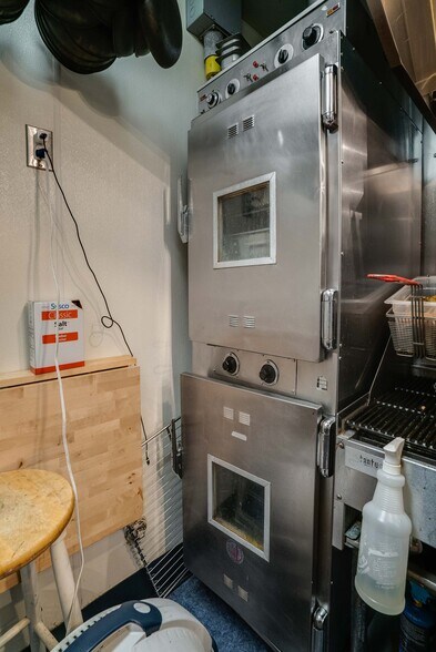 More Photos Of 729 NE 3rd St, Mcminnville Restaurant For Sale