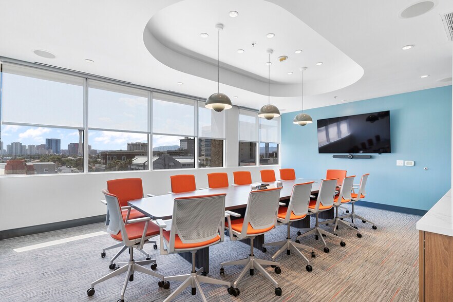 More Photos Of 701 Bridger Ave, Las Vegas Office For Sale