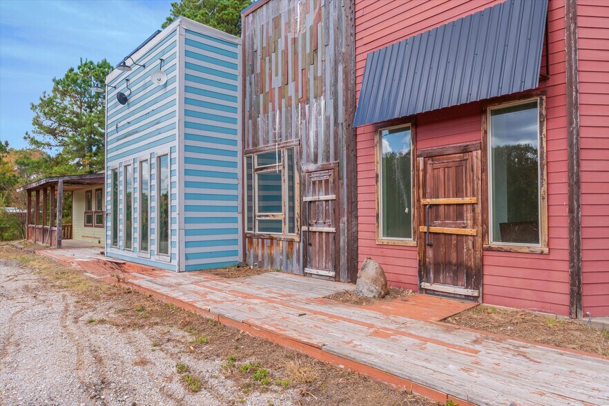 More Photos Of 700 NW Loop 564, Mineola Flex For Sale