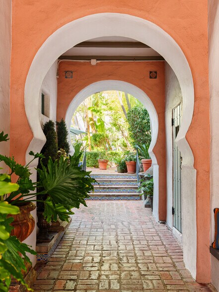 More Photos Of 8225 Fountain Ave, West Hollywood Apartments For Sale