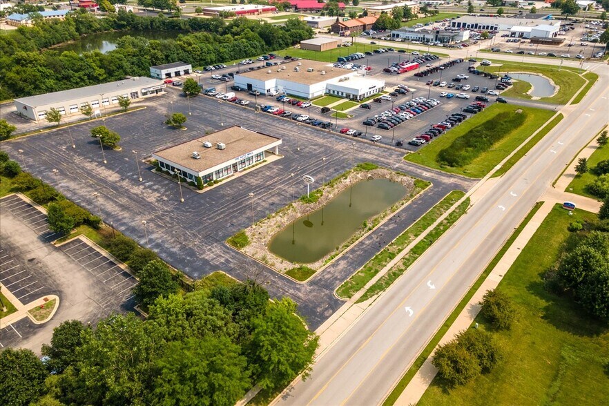 More Photos Of 1910 Moreland Blvd, Champaign Auto Dealership For Sale
