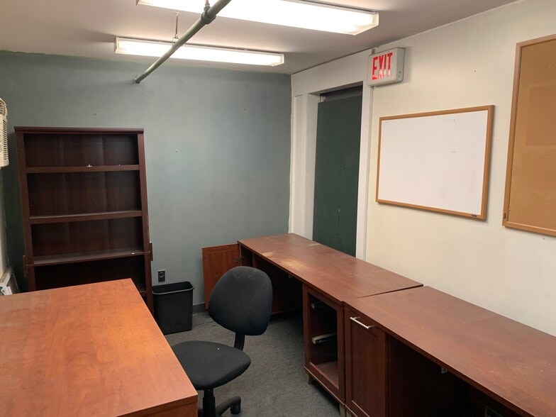 More Photos Of 2501-2515 Newbold Ave, Bronx Warehouse For Lease