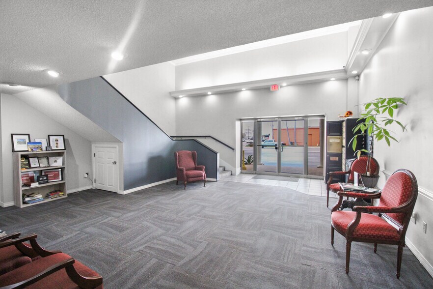 More Photos Of 307 S McKenzie St, Foley Office For Lease