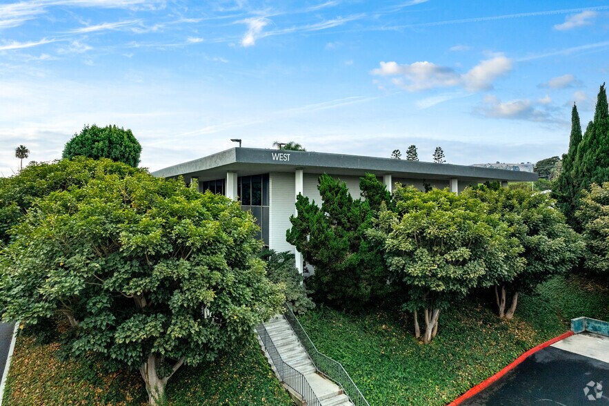 More Photos Of 1360 W 6th St, San Pedro Unknown For Lease