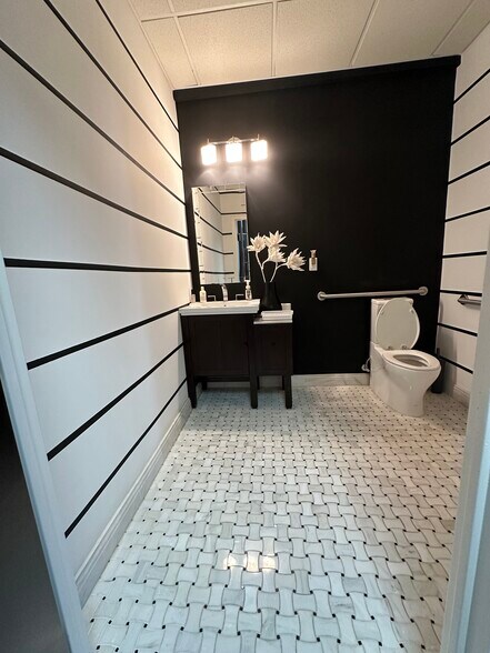 More Photos Of 21165 Whitfield Pl, Sterling Medical For Lease