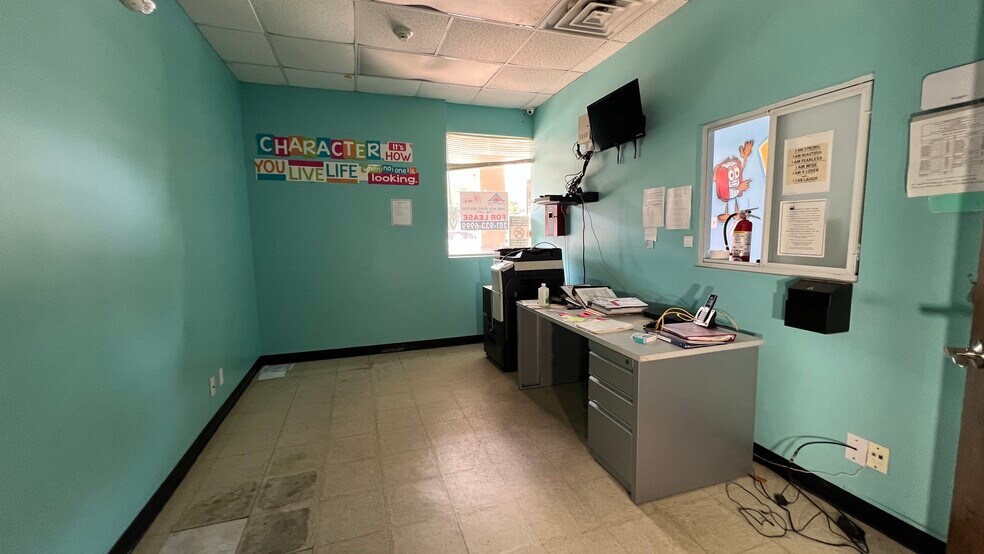 More Photos Of 7138-7142 Cole Creek Dr, Houston Unknown For Lease