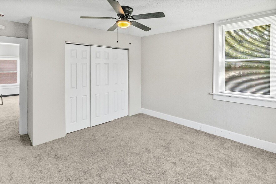 More Photos Of 302 N High St, Belleville Freestanding For Sale