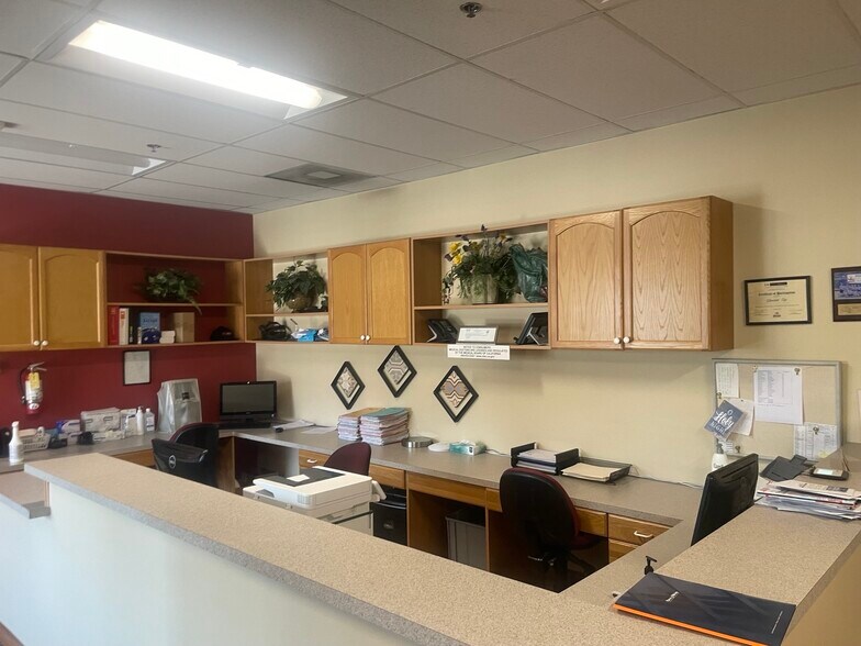 More Photos Of 14124 Foothill Blvd, Sylmar Medical For Lease