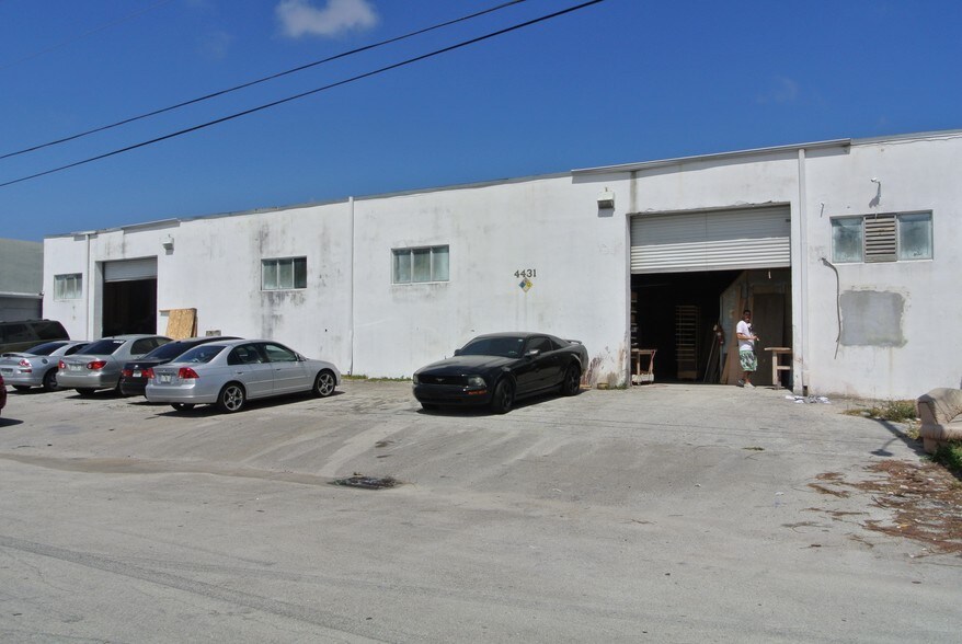 More Photos Of 4431 NE 6th Ave, Oakland Park Manufacturing For Sale