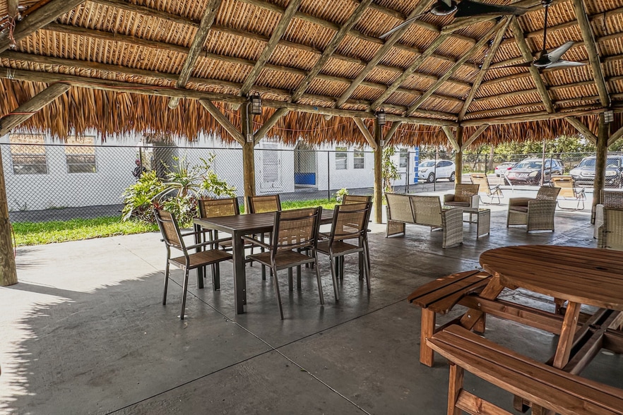 More Photos Of 999 W Prospect Rd, Oakland Park Apartments For Sale