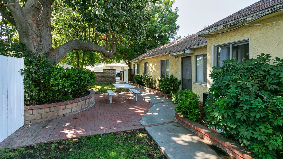 More Photos Of 202 N Florence St, Burbank Multifamily For Sale