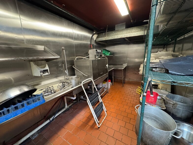 More Photos Of 388 Medford Ave, Patchogue Restaurant For Lease