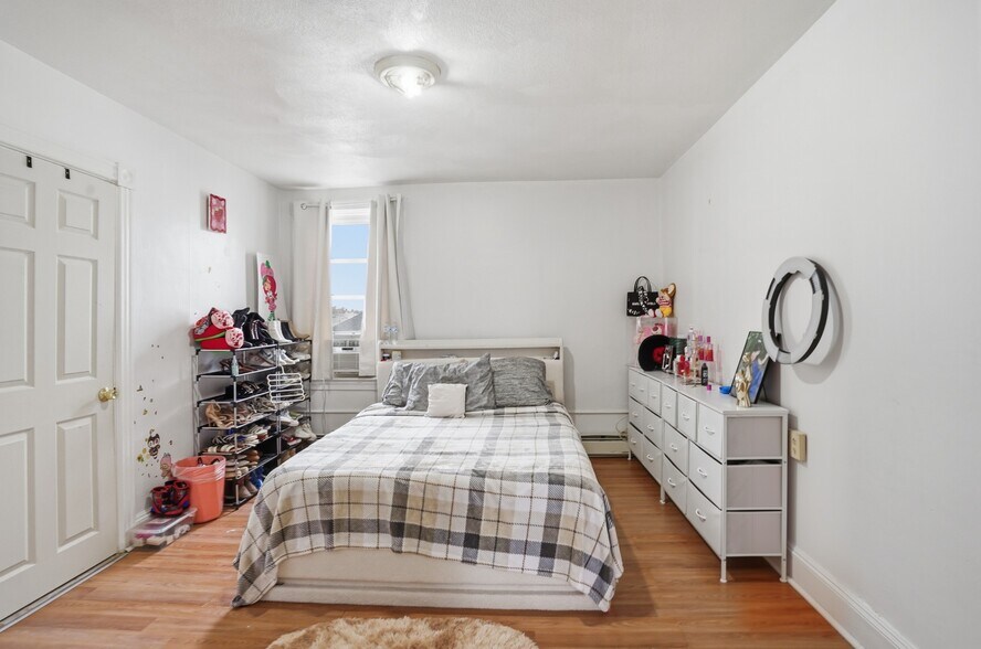 More Photos Of 17 Ledge St, Providence Apartments For Sale