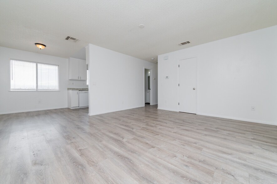 More Photos Of 16518 Avalon Ave, Victorville Apartments For Sale