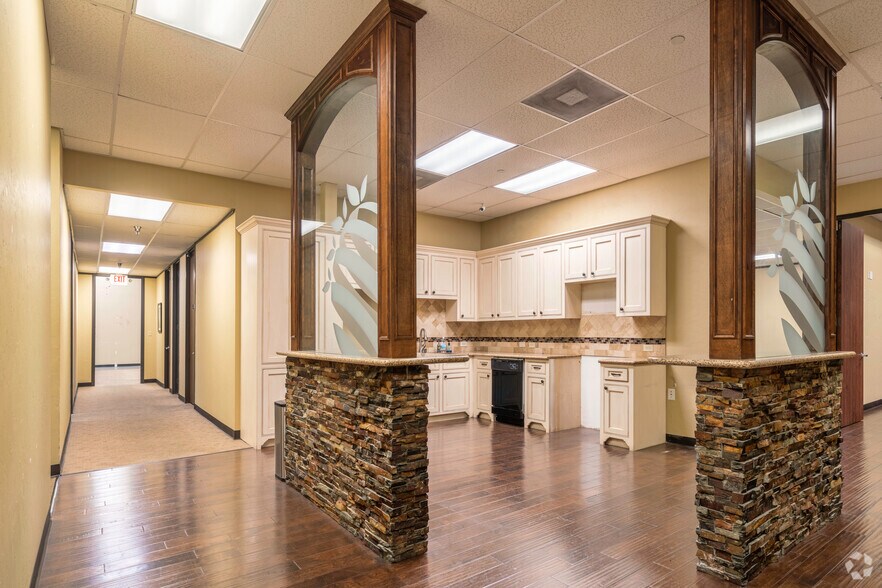 More Photos Of 15603 W Hardy Rd, Houston Unknown For Lease