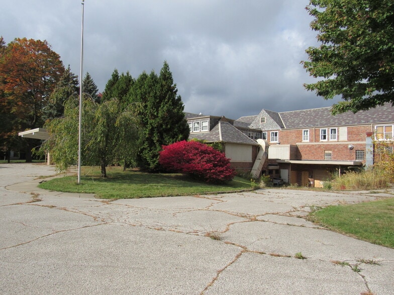 More Photos Of 26755 Ballard Rd, Harrison Township Hospital For Sale