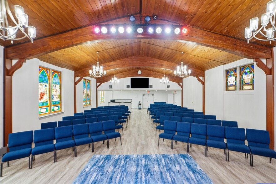 More Photos Of 8075 Lone Star Rd, Jacksonville Religious Facility For Sale