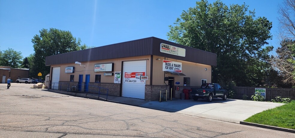 Primary Photo Of 1050-1051 Walnut St, Windsor Warehouse For Lease