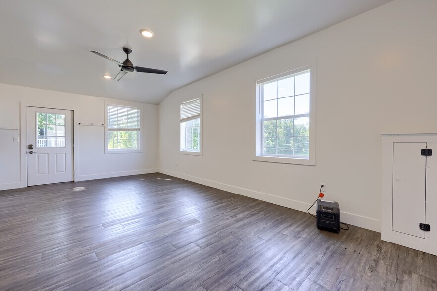 More Photos Of 197 Pencroft Dr N, Holtwood Industrial For Sale