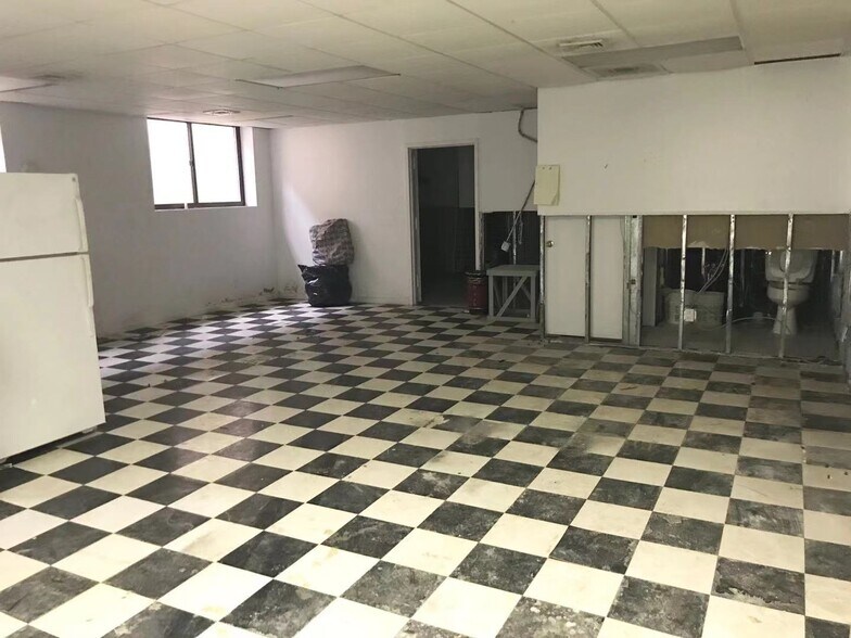 More Photos Of 4621 Little Neck Pky, Little Neck Office Residential For Sale