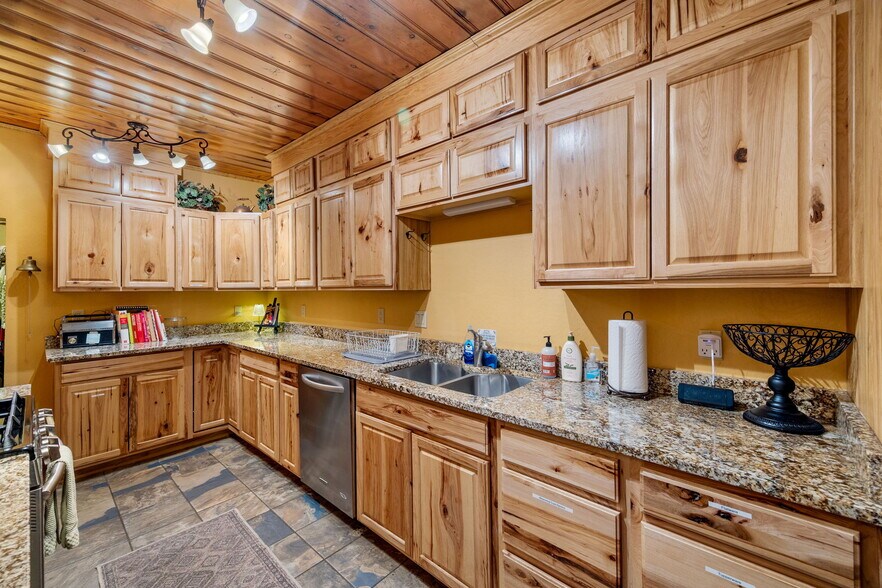 More Photos Of 140 Main St, Greer Specialty For Sale