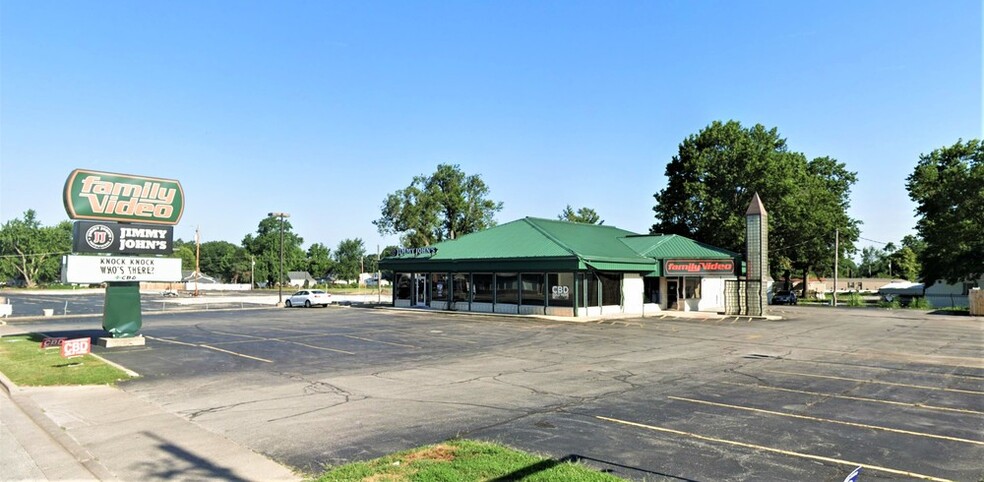 Primary Photo Of 433 W Spresser St, Taylorville General Retail For Lease