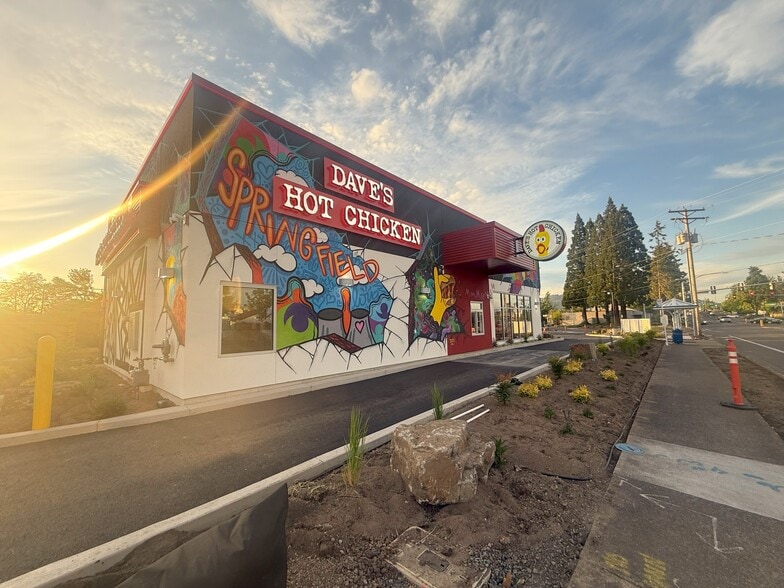 More Photos Of 1572 Mohawk Blvd, Springfield General Retail For Sale