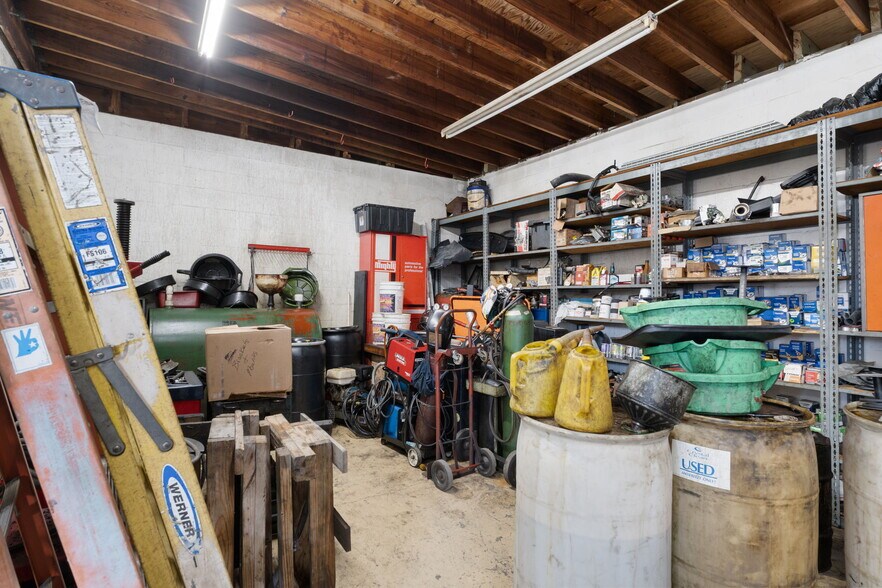 More Photos Of 6826 Ridge Rd, Port Richey Auto Repair For Sale